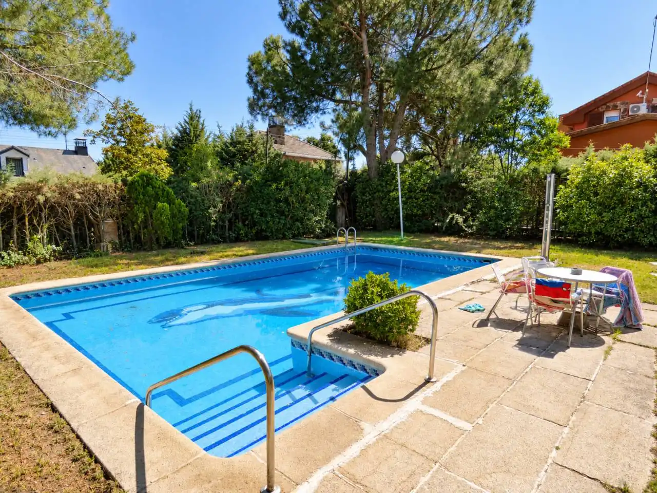 Chalet con piscina en venta en Avenida París, imagen 2
