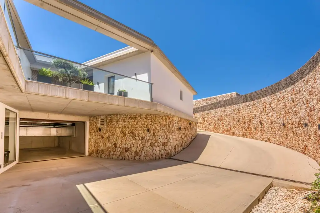 Vista exterior de Casa o xalet en venda en Maó - Mahón amb Aire condicionat, Calefacció i Jardí privat