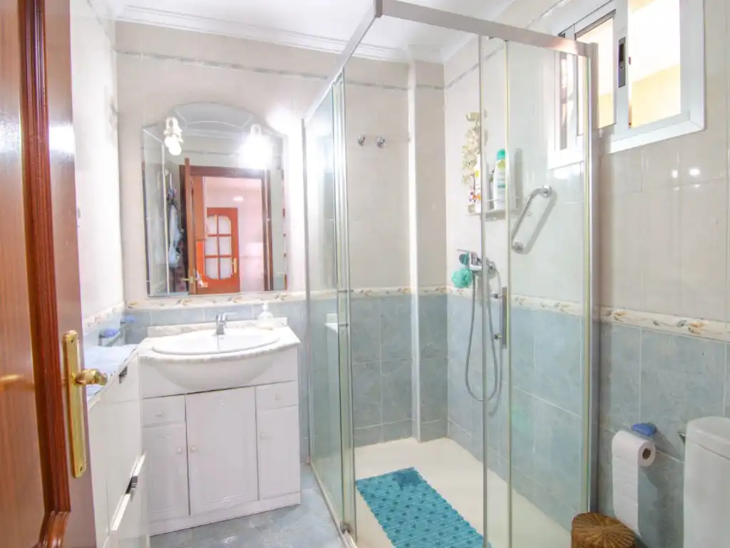 Bany de Casa o xalet en venda en La Rinconada