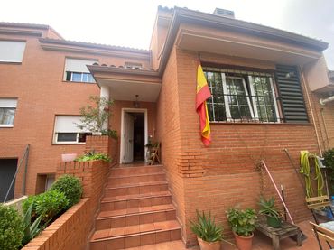 Chalet con balcón en venta en Calle Valencia