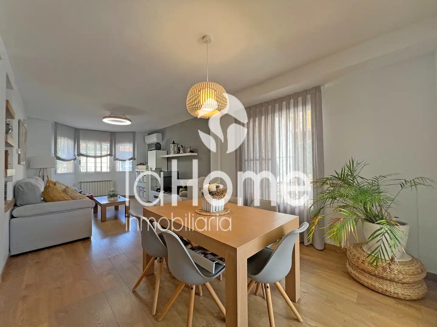 Living room of Houses for sale in La Pobla de Vallbona  with Air Conditioner, Heating and Private garden