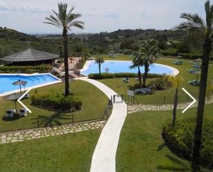 Swimming pool of Apartment for sale in Benahavís  with Air Conditioner, Heating and Private garden