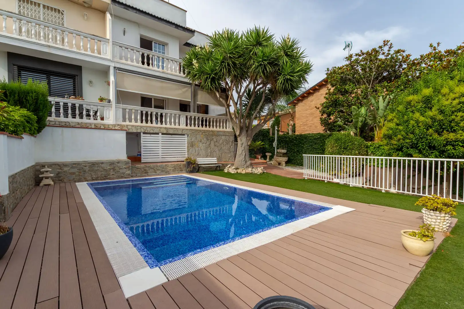 Piscina de Casa adosada en venta en Castelldefels con Aire acondicionado, Calefacción y Terraza