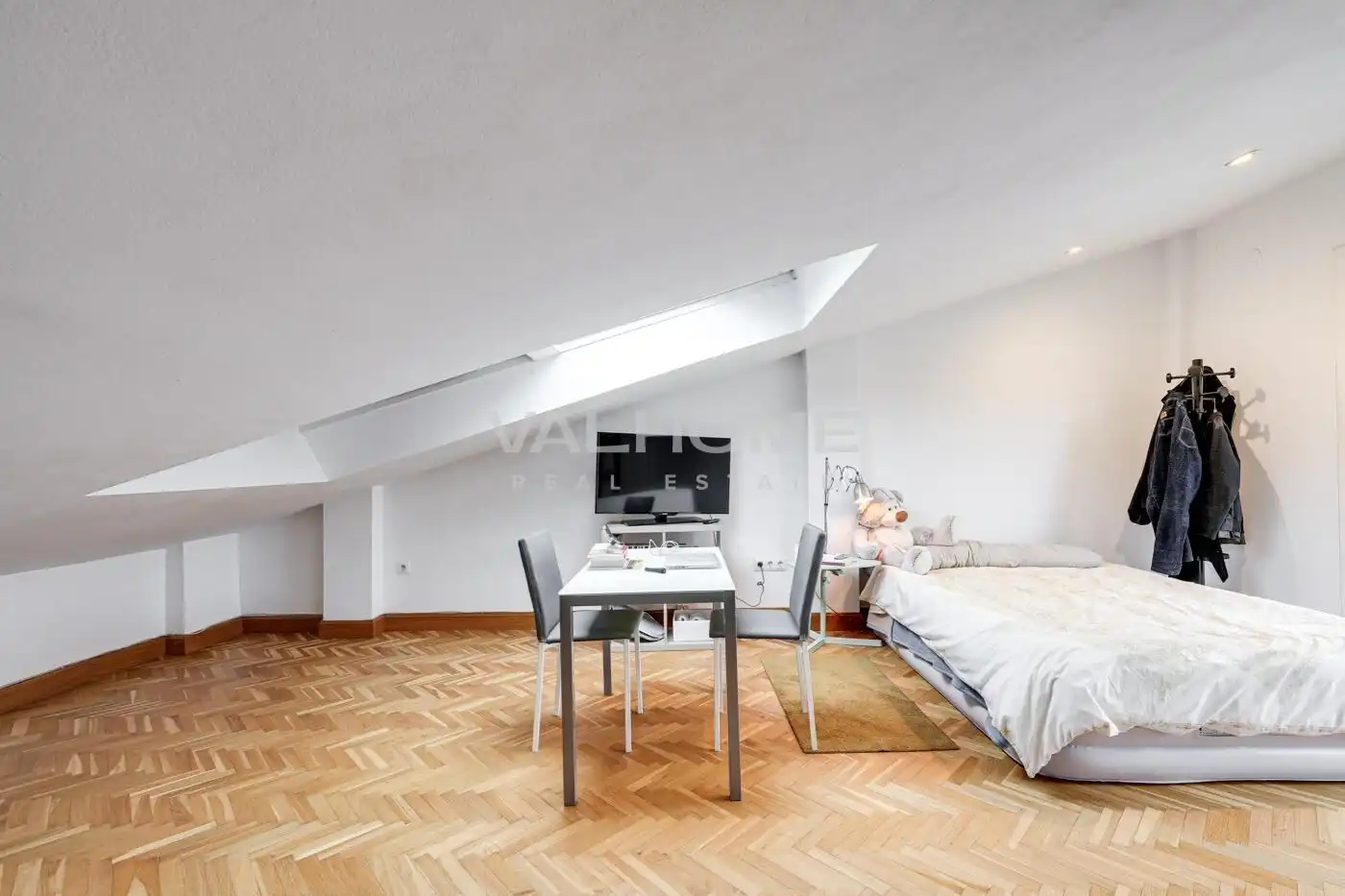 Schlafzimmer von Einfamilien-Reihenhaus zum Verkauf in Sant Cugat del Vallès mit Heizung, Privatgarten und Parkett