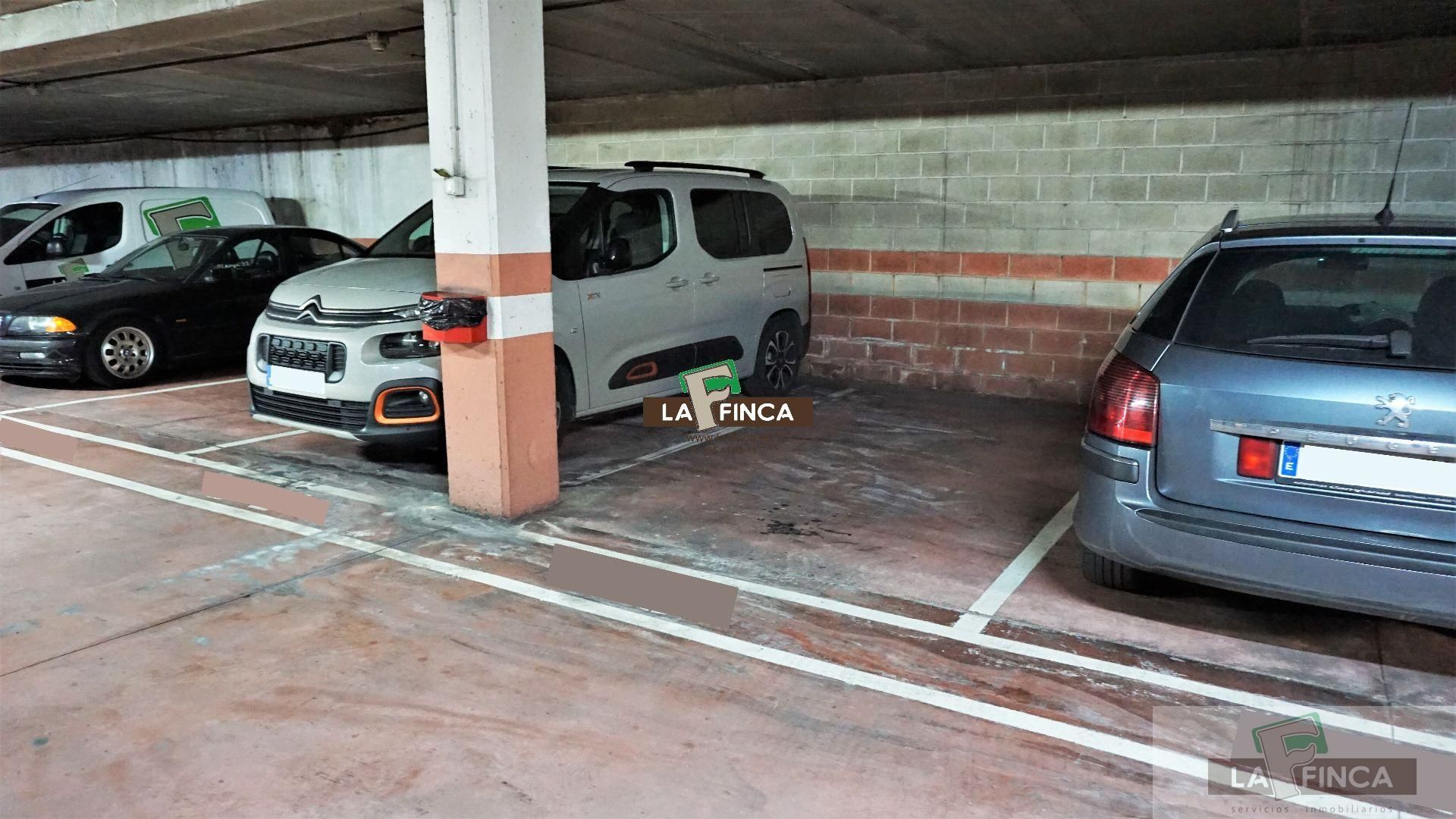 Garage for sale in Milán - Pumarín