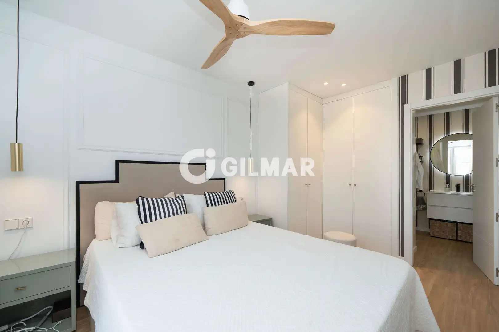 Habitación de Casa adosada en venta en Madrid con Calefacción, Jardín privado y Piscina