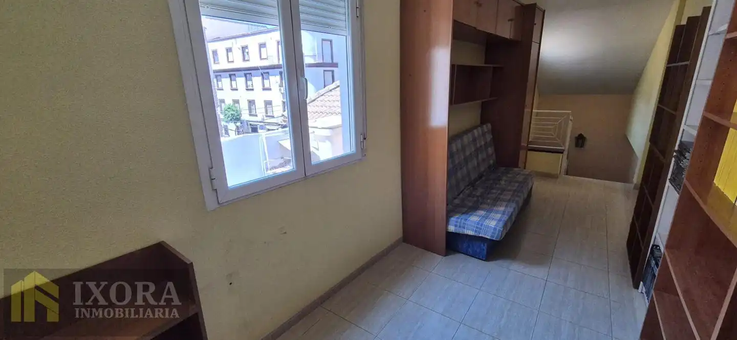Dormitori de Casa o xalet en venda en Linares amb Aire condicionat i Terrassa
