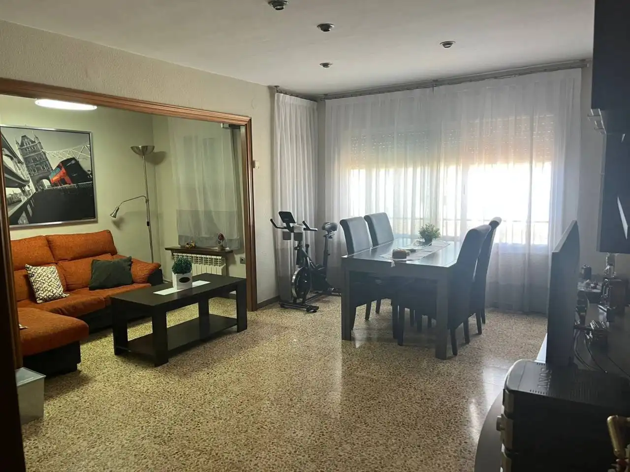 Comedor de Piso en venta en Terrassa con Calefacción y Balcón