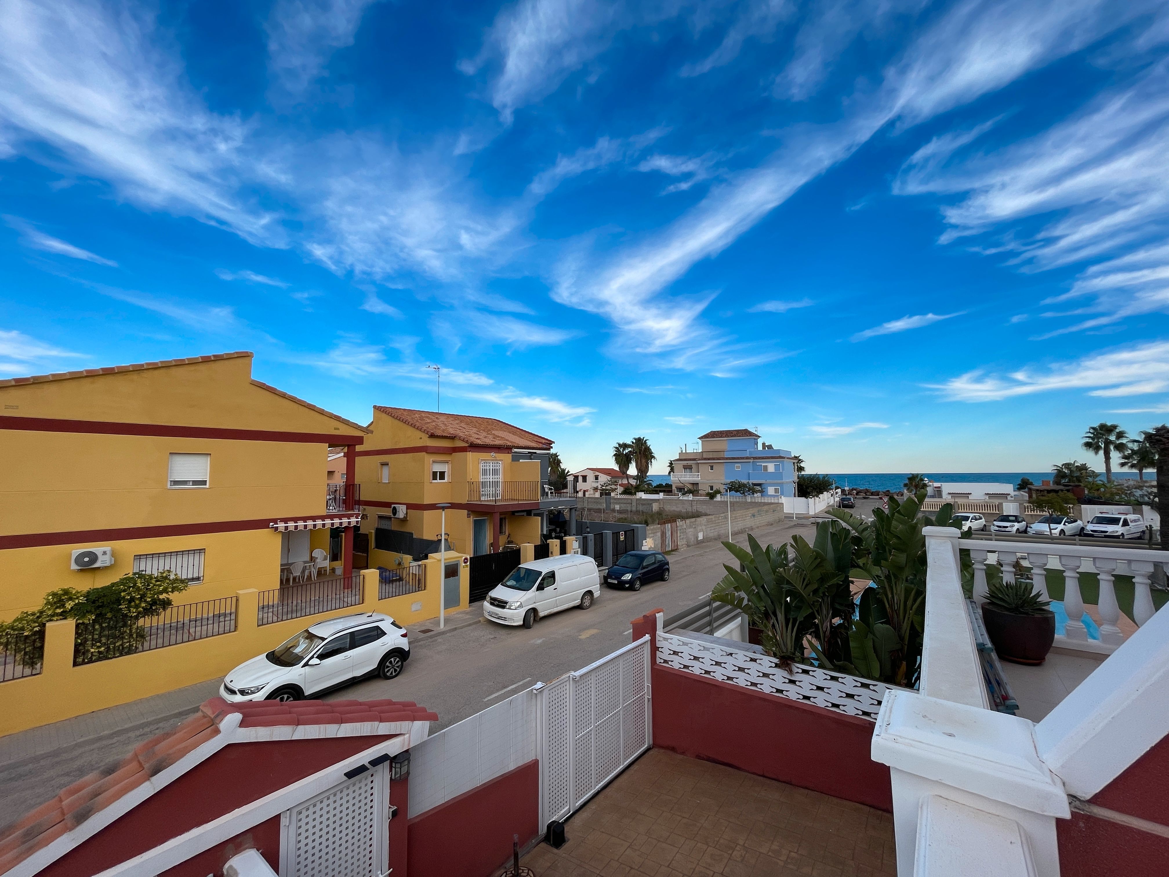 Vista exterior de Casa adosada en venda en Moncofa amb Aire condicionat, Jardí privat i Terrassa