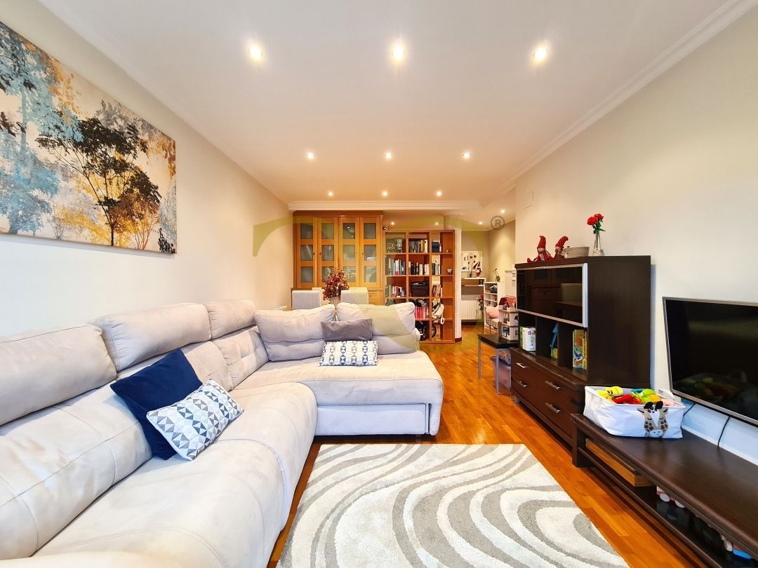 Sala d'estar de Pis en venda en Gijón  amb Calefacció, Jardí privat i Traster