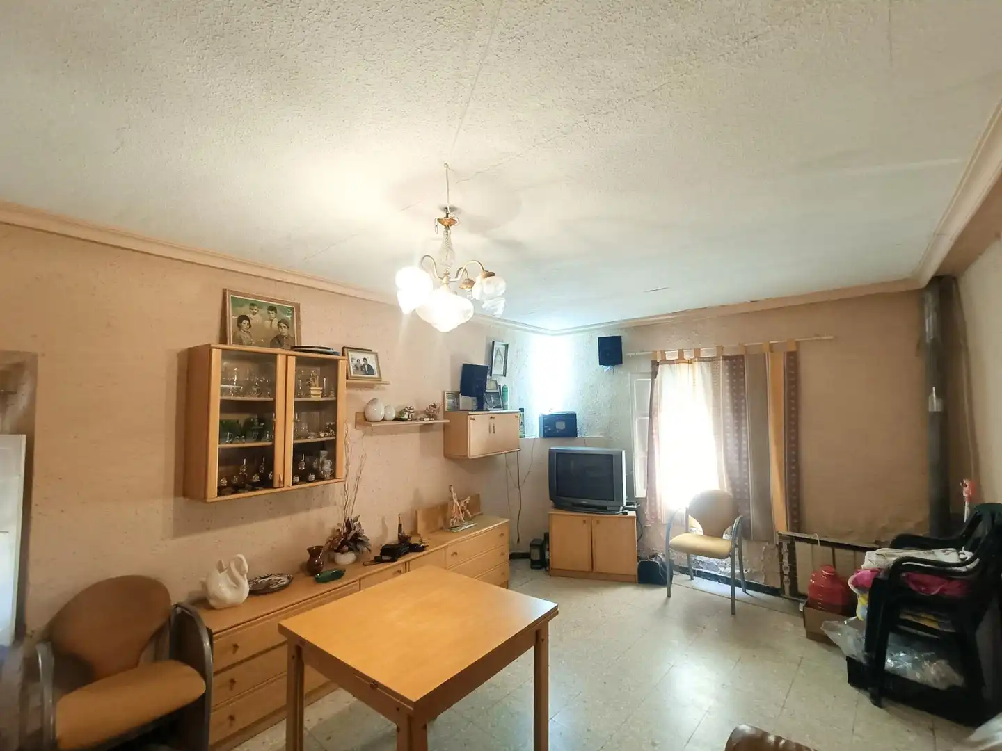 Sala d'estar de Casa adosada en venda en Puerto Lápice amb Calefacció i Balcó