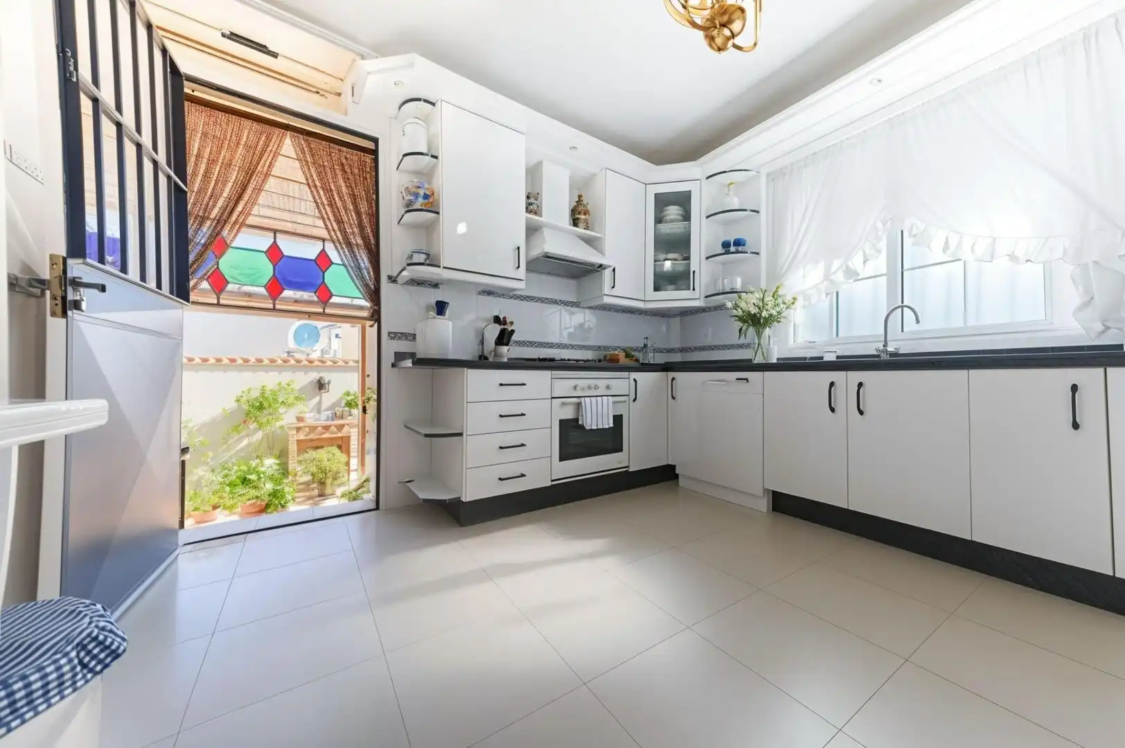 Kitchen of Houses for sale in Espartinas  with Air Conditioner, Private garden and Terrace