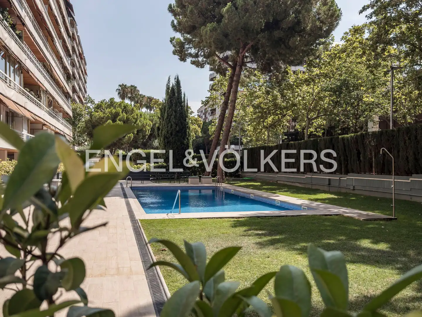 Swimming pool of Flat for sale in Barcelona  with Air Conditioner, Heating and Private garden