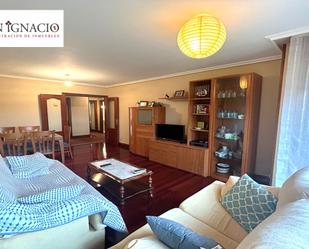 Living room of Flat for sale in Villarcayo de Merindad de Castilla la Vieja  with Heating, Terrace and Furnished