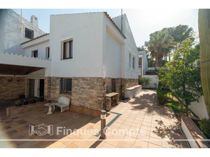 Vista exterior de Casa o xalet en venda en Roda de Berà amb Aire condicionat, Terrassa i Piscina