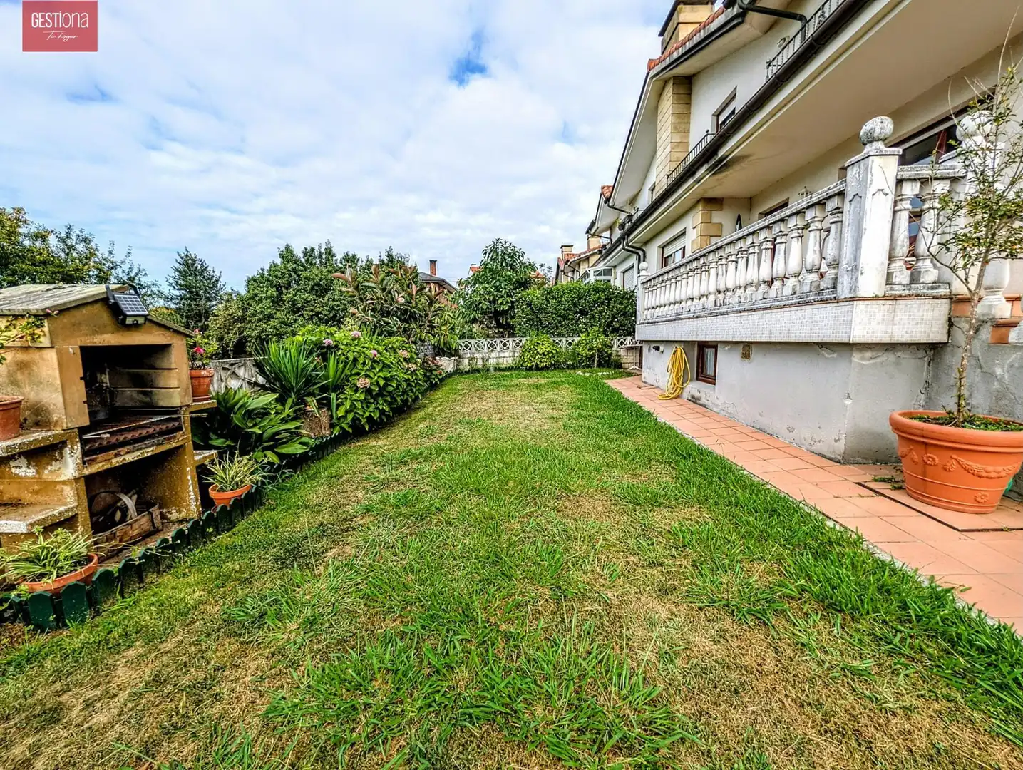 Terrassa de Casa adosada en venda en Arnuero amb Calefacció, Jardí privat i Terrassa
