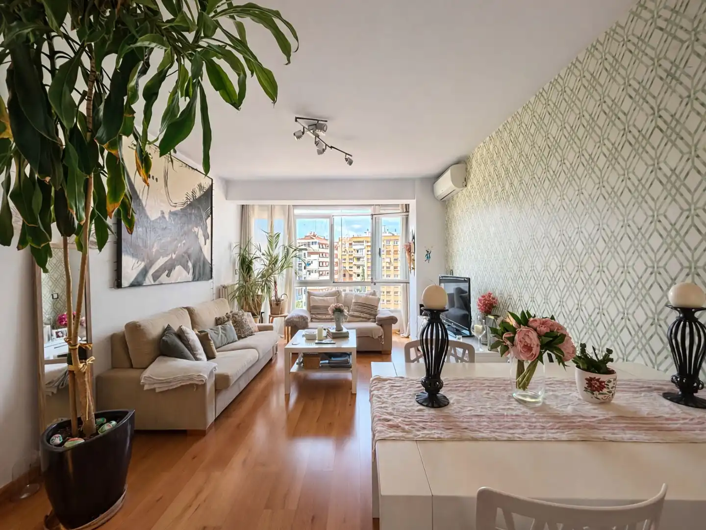Living room of Flat for sale in  Zaragoza Capital  with Air Conditioner, Heating and Storage room