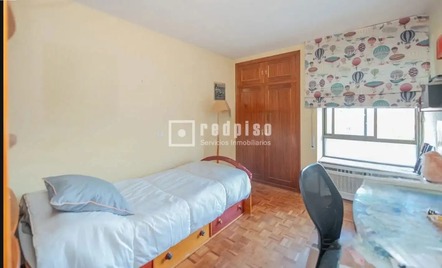 Bedroom of Flat for sale in Tres Cantos  with Heating, Private garden and Parquet flooring