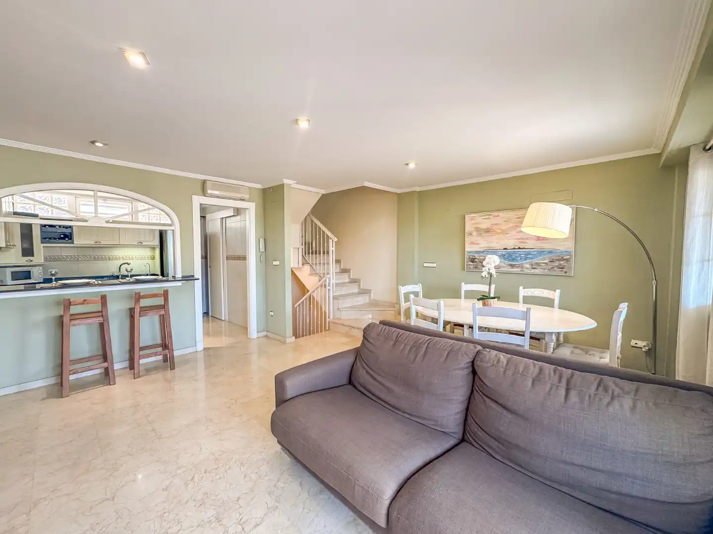 Sala de estar de Dúplex de alquiler en Santa Pola con Terraza, Trastero y Piscina