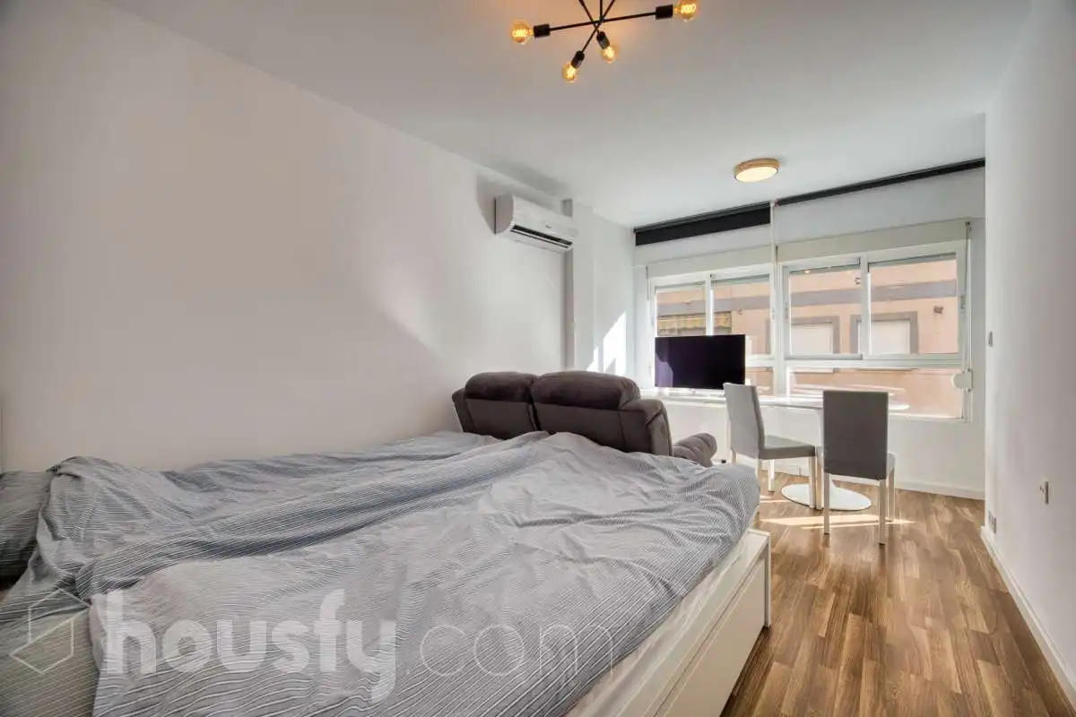 Bedroom of Study for sale in Torrevieja  with Air Conditioner, Parquet flooring and Furnished