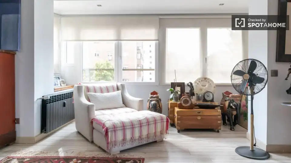 Living room of Flat for share in Madrid  with Air Conditioner, Heating and Furnished