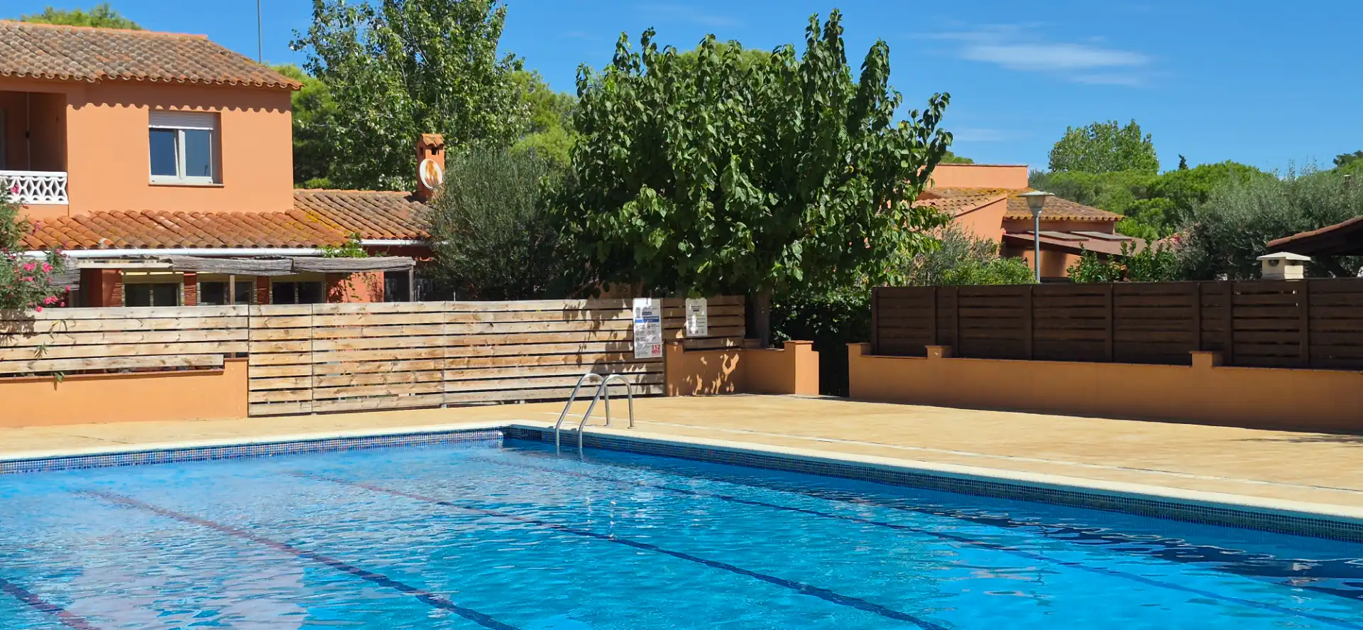 Schwimmbecken von Wohnung zum Verkauf in El Mas Pinell