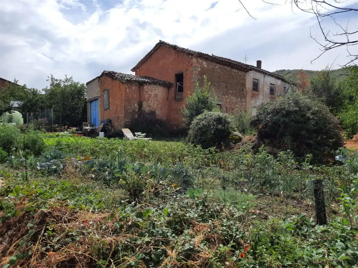 Casa adosada en venda en La Ercina  amb Jardí privat i Moblat