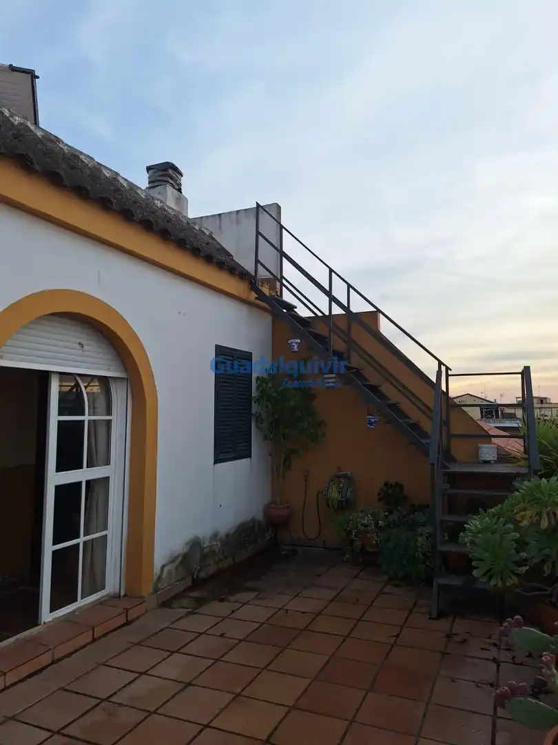 Vista exterior de Casa o xalet en venda en Brenes amb Aire condicionat i Terrassa
