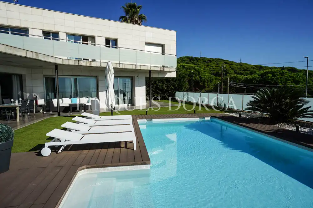 Villa con terrazza in vendita a Argentona Est