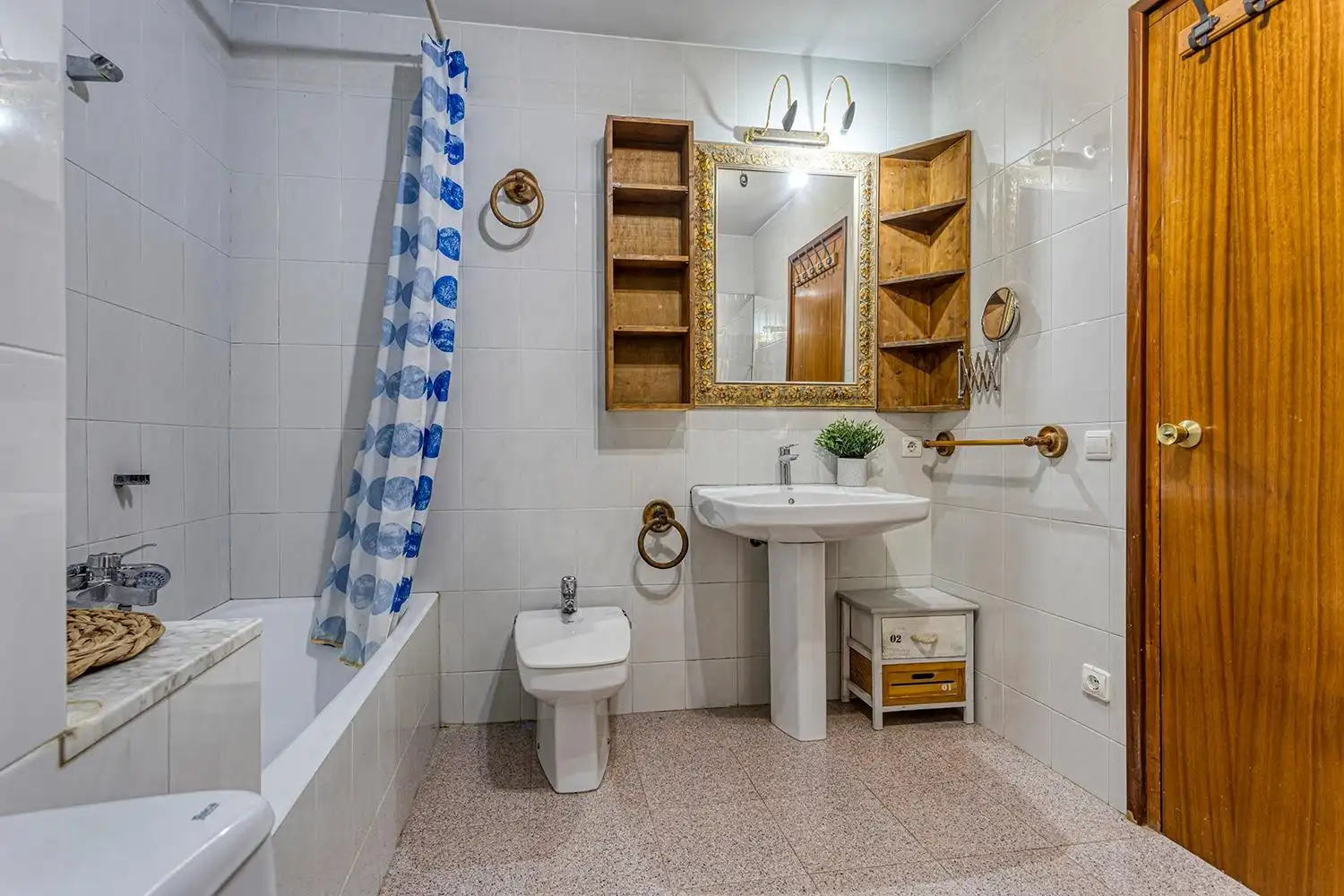 Badezimmer von Wohnung zum Verkauf in Sant Martí de Tous mit Terrasse, Abstellraum und Balkon