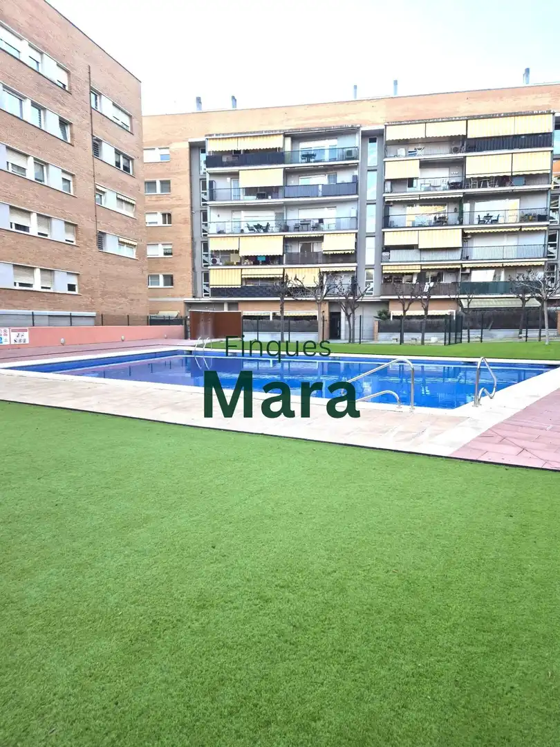 Piscina de Piso en venta en Viladecans con Aire acondicionado, Jardín privado y Parquet