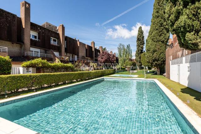 Casa adosada en Venta en El Burgo
