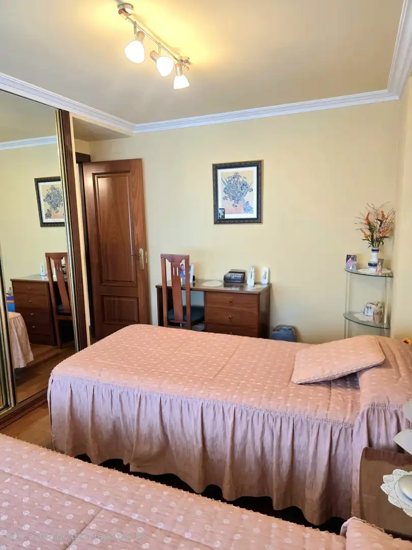 Schlafzimmer von Einfamilien-Reihenhaus zum Verkauf in Castro-Urdiales mit Heizung, Privatgarten und Parkett