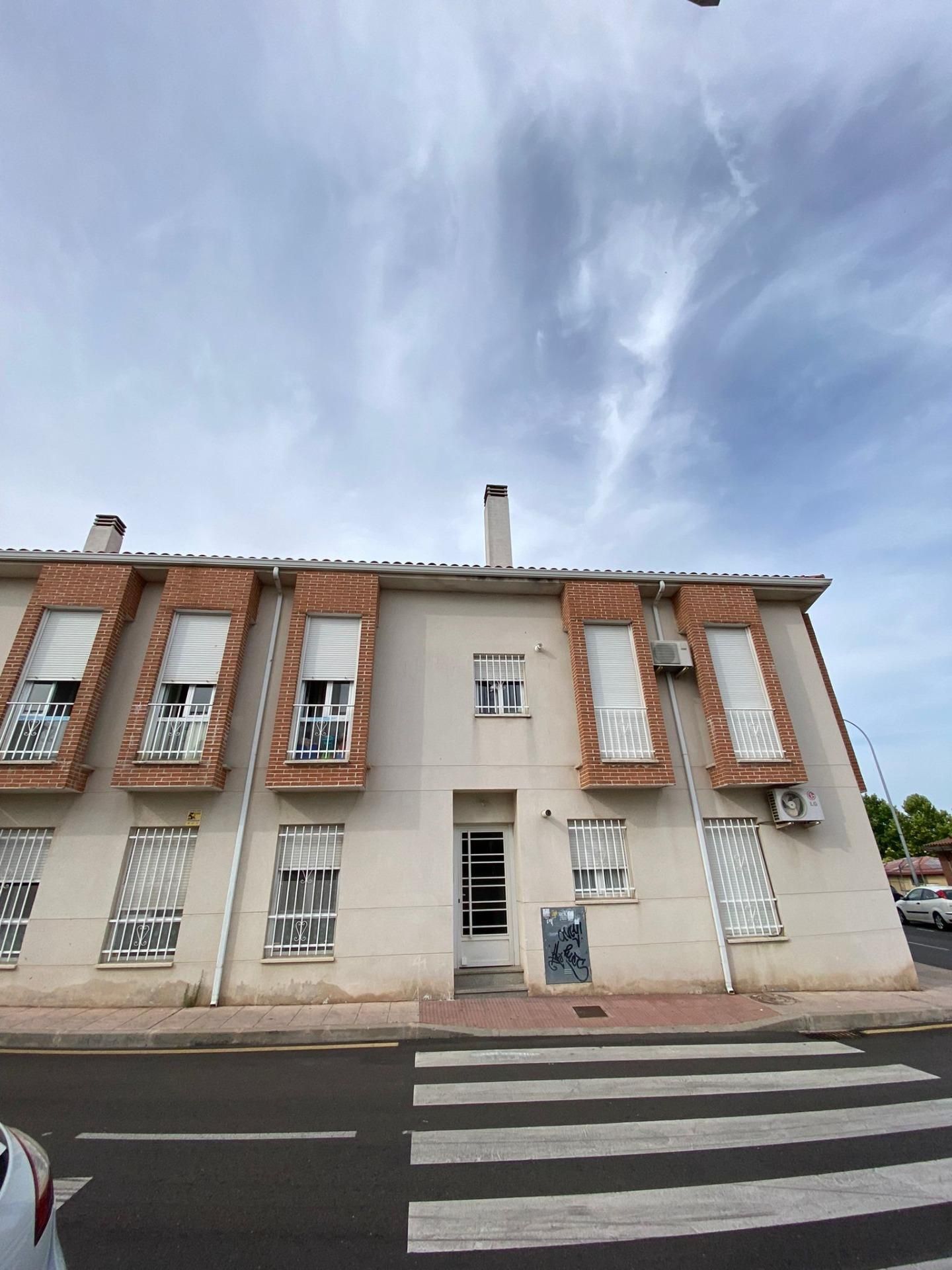 Vista exterior de Dúplex en venda en Meco amb Calefacció