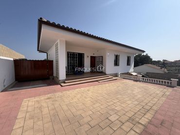 Casa con piscina en venta en Calle Santa Coloma de Farners