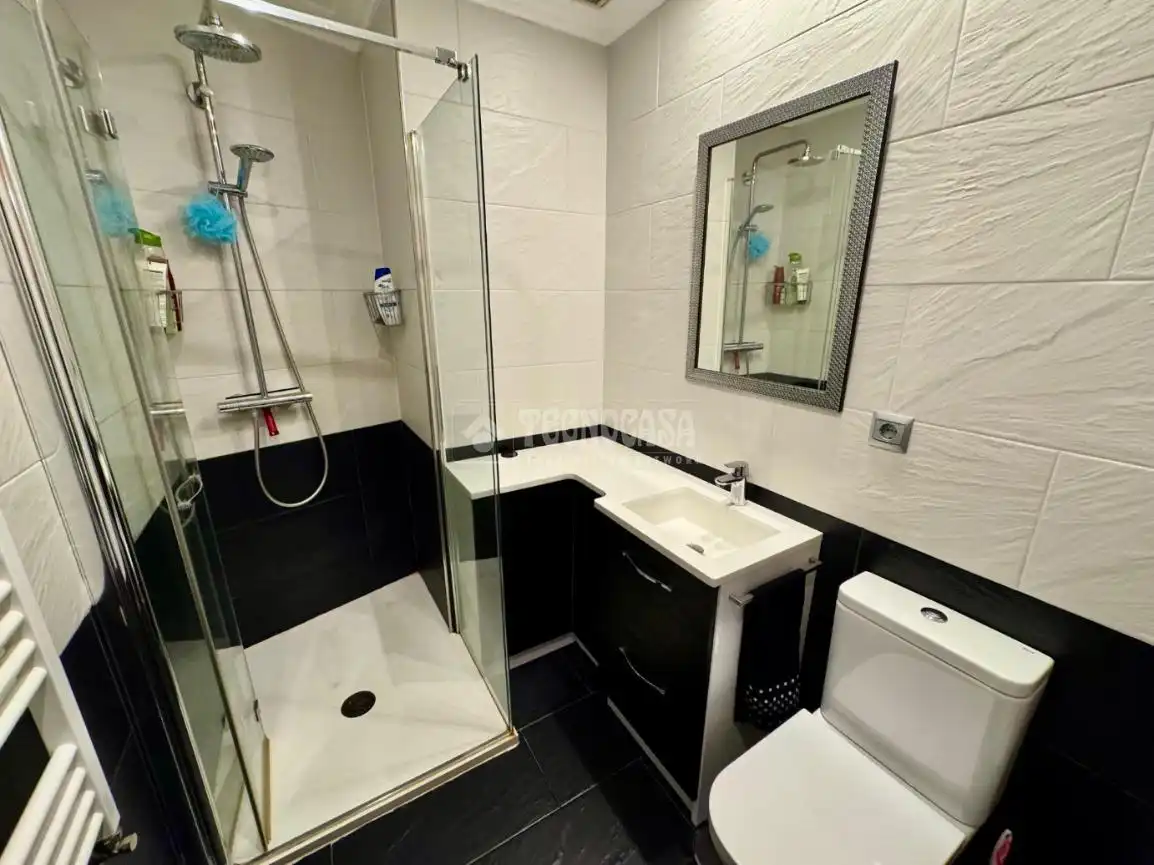 Baño de Piso en venta en El Astillero   con Calefacción, Parquet y Terraza