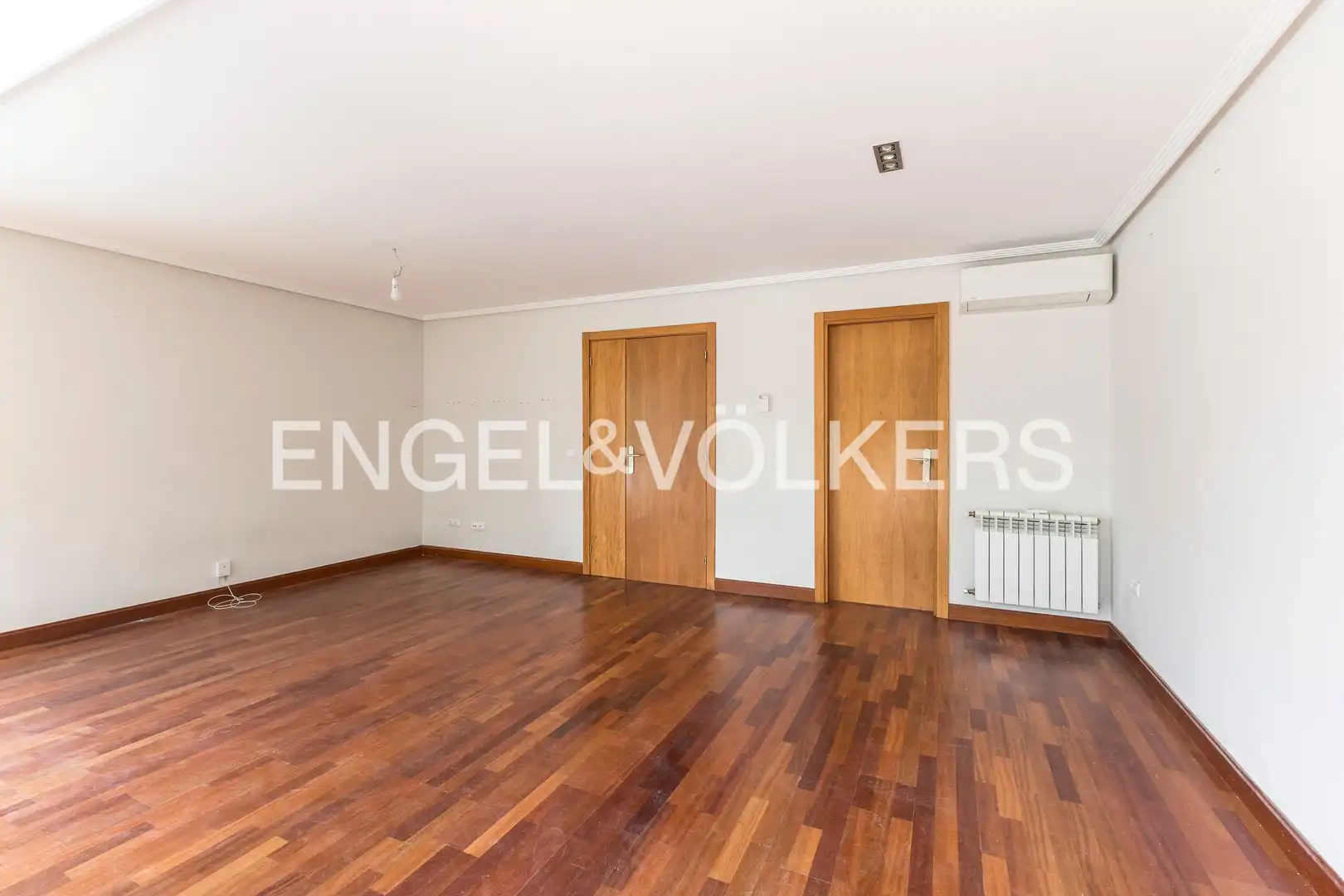 Living room of Detached homes for sale in Paracuellos de Jarama  with Air Conditioner, Heating and Private garden