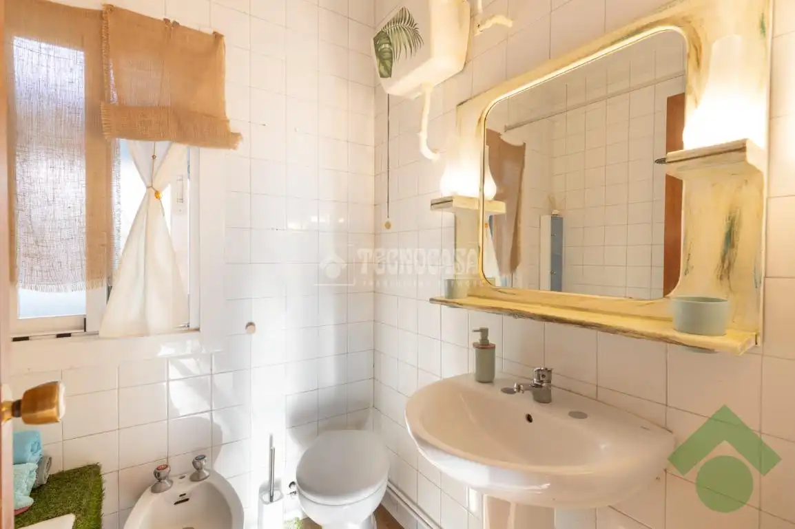 Baño de Ático en venta en Granada con Aire acondicionado y Terraza