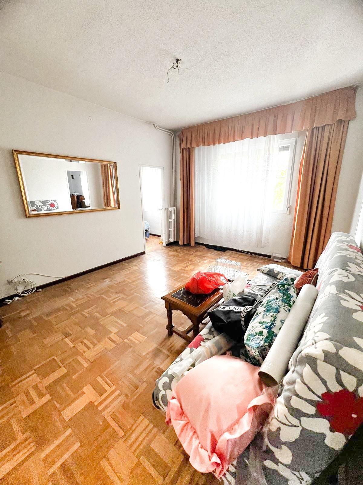 Living room of Flat for sale in  Madrid Capital  with Heating