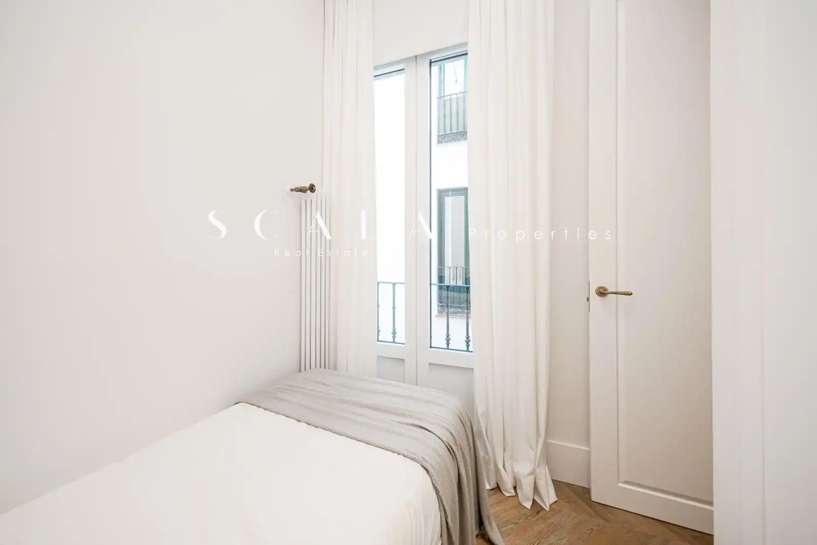 Schlafzimmer von Wohnung zur Miete in Madrid mit Klimaanlage, Heizung und Terrasse