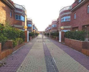 Exterior view of Single-family semi-detached for sale in  Zaragoza Capital  with Air Conditioner, Heating and Private garden