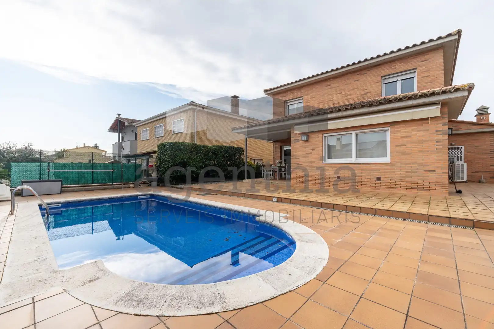 Schwimmbecken von Haus oder Chalet zum Verkauf in Quart mit Klimaanlage, Heizung und Schwimmbad