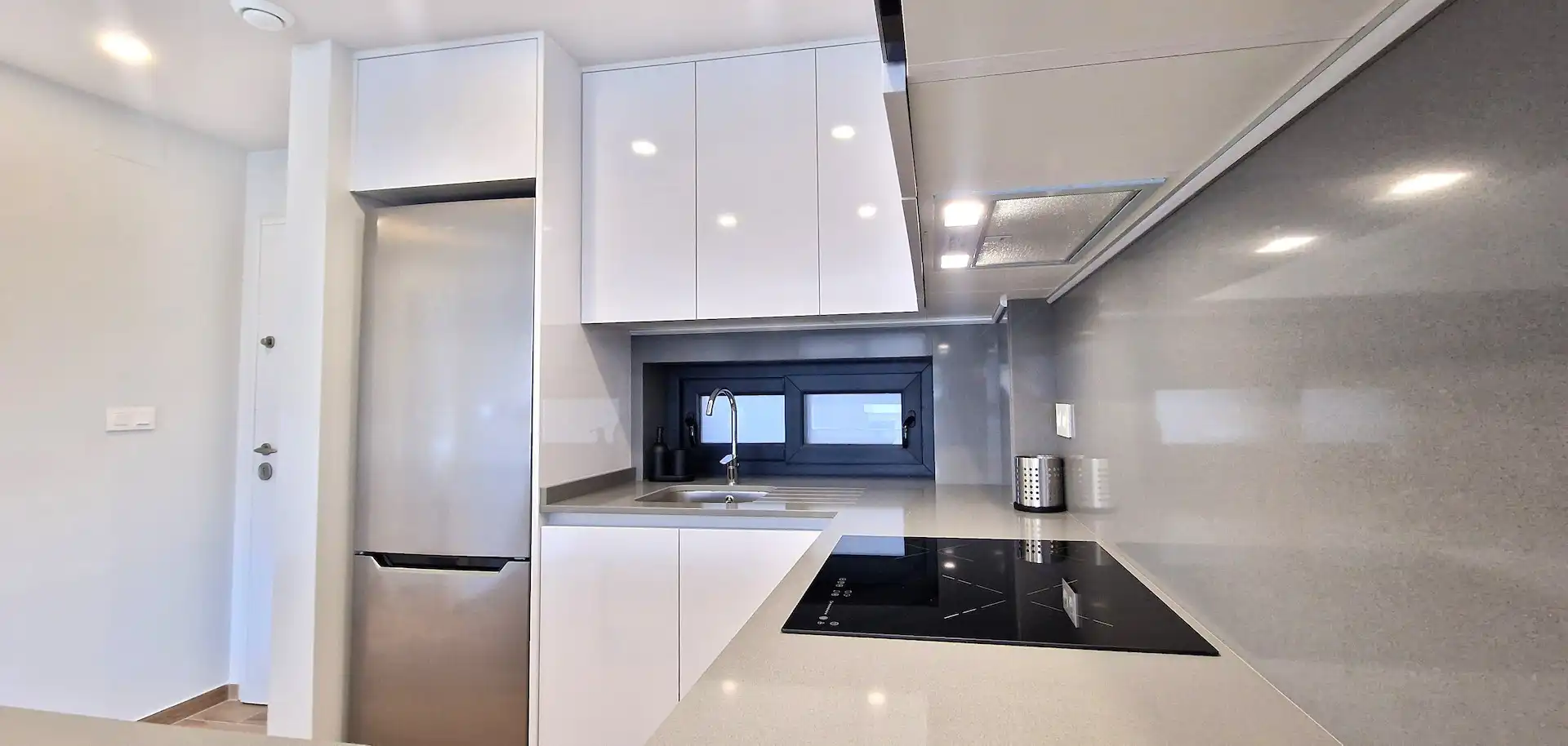 Cocina de Apartamento de alquiler en Orihuela con Aire acondicionado, Calefacción y Terraza