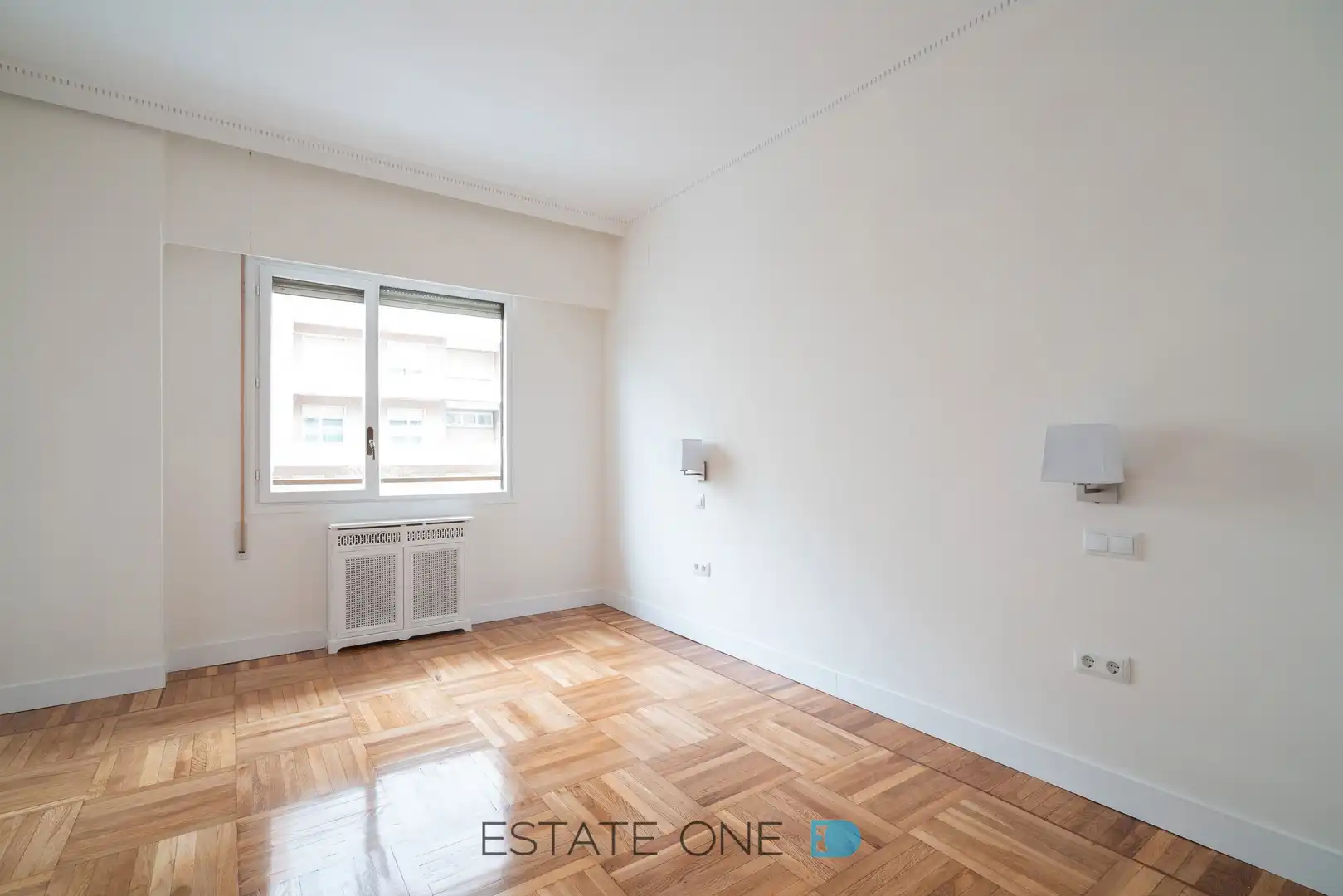 Bedroom of Flat for rent in Madrid  with Air Conditioner, Heating and Parquet flooring