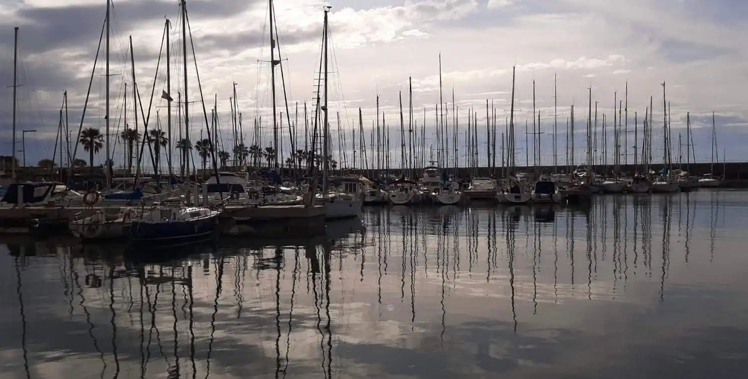 Exterior view of Flat for rent in Badalona  with Air Conditioner, Furnished and Alarm