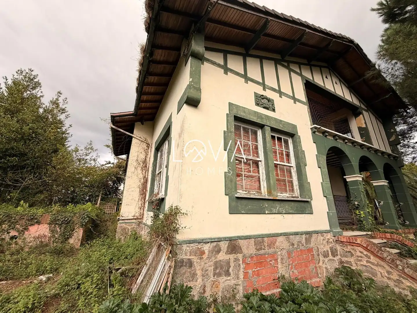 Vista exterior de Casa o xalet en venda en El Carbayedo - El Quirinal