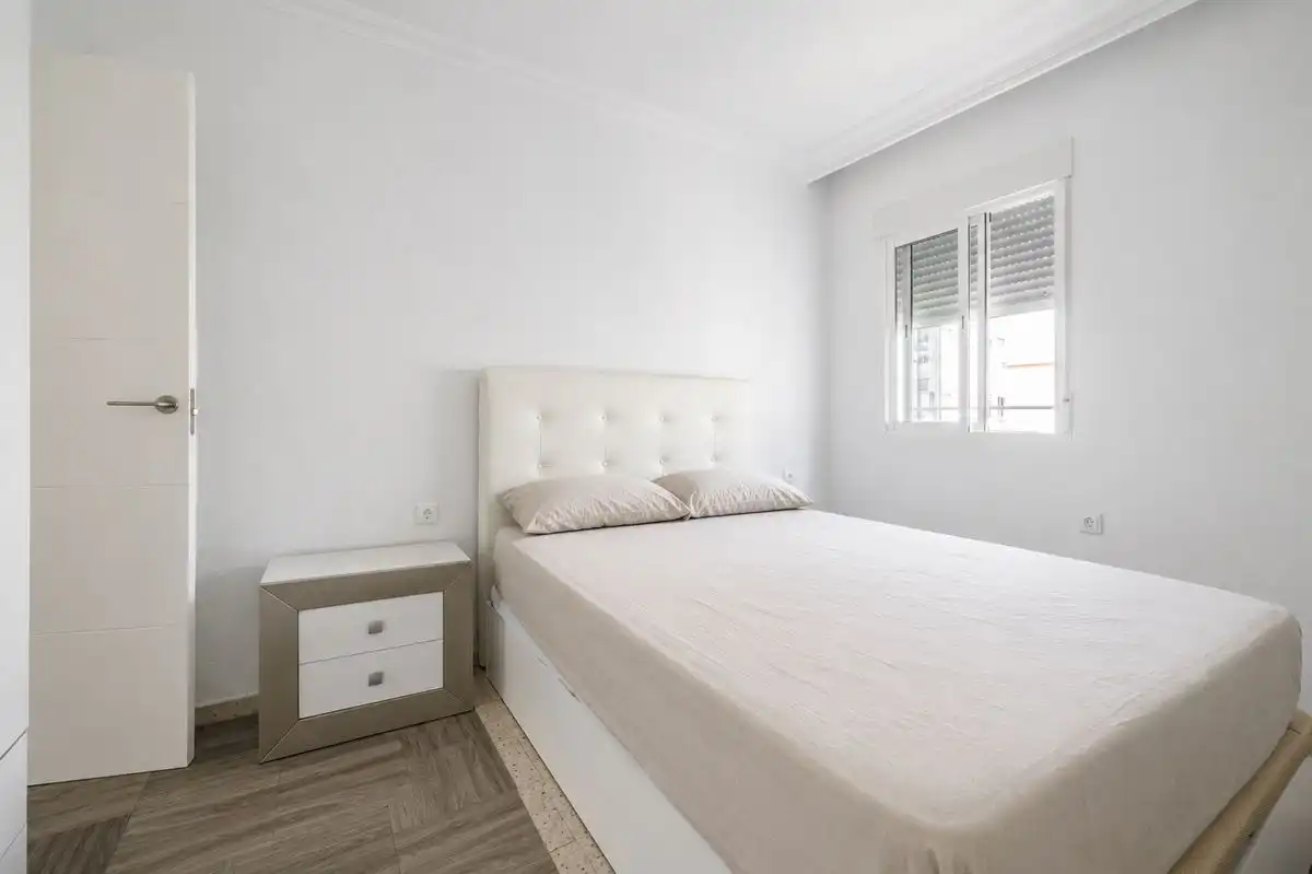 Habitación de Piso en venta en Sevilla con Aire acondicionado y Calefacción