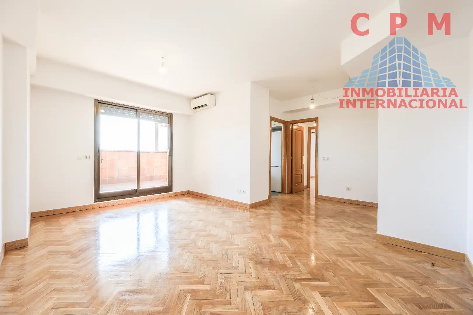 Sala d'estar de Àtic de lloguer en Madrid amb Aire condicionat, Calefacció i Parquet