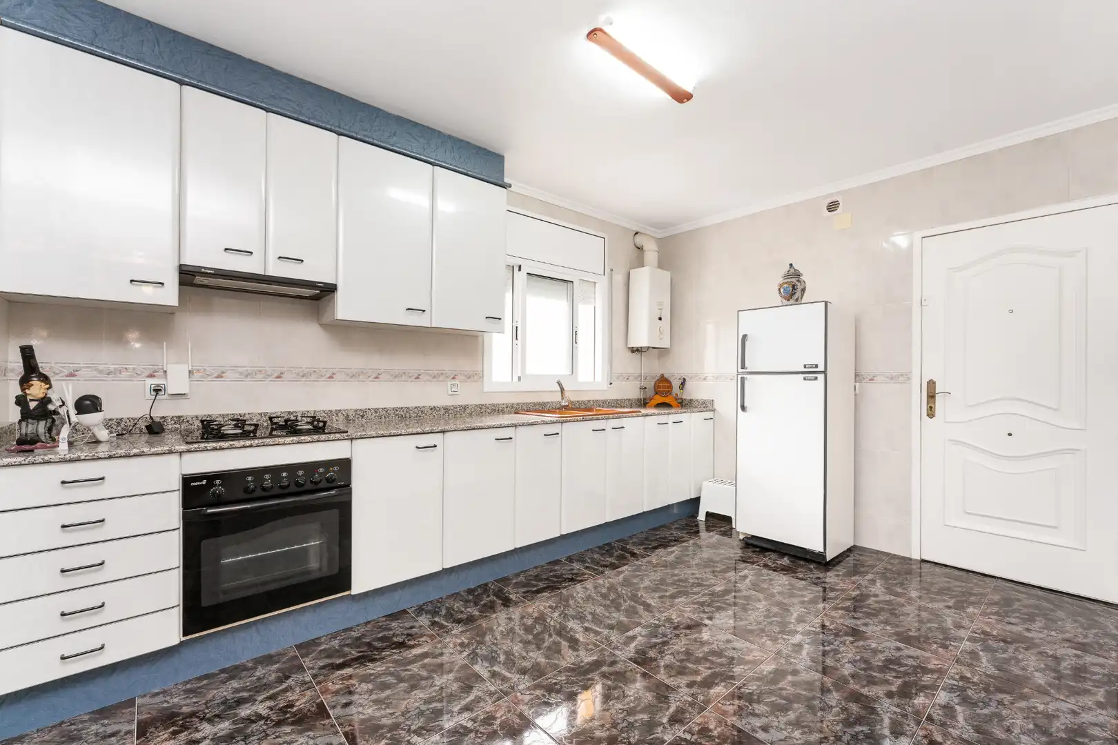 Cuina de Casa o xalet en venda en Castellet i la Gornal amb Jardí privat, Terrassa i Moblat