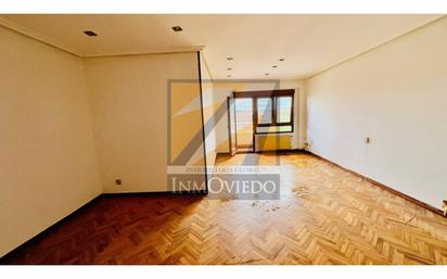 Living room of Flat for sale in Oviedo   with Heating, Parquet flooring and Terrace